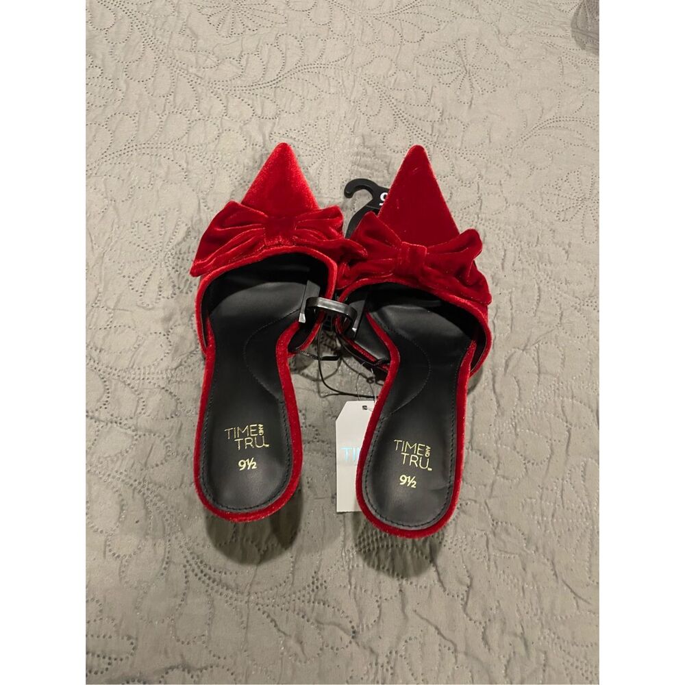 Time and Tru Red Velour Soft Velvety Kitten Heel Pointed Toe Bow 9.5 New